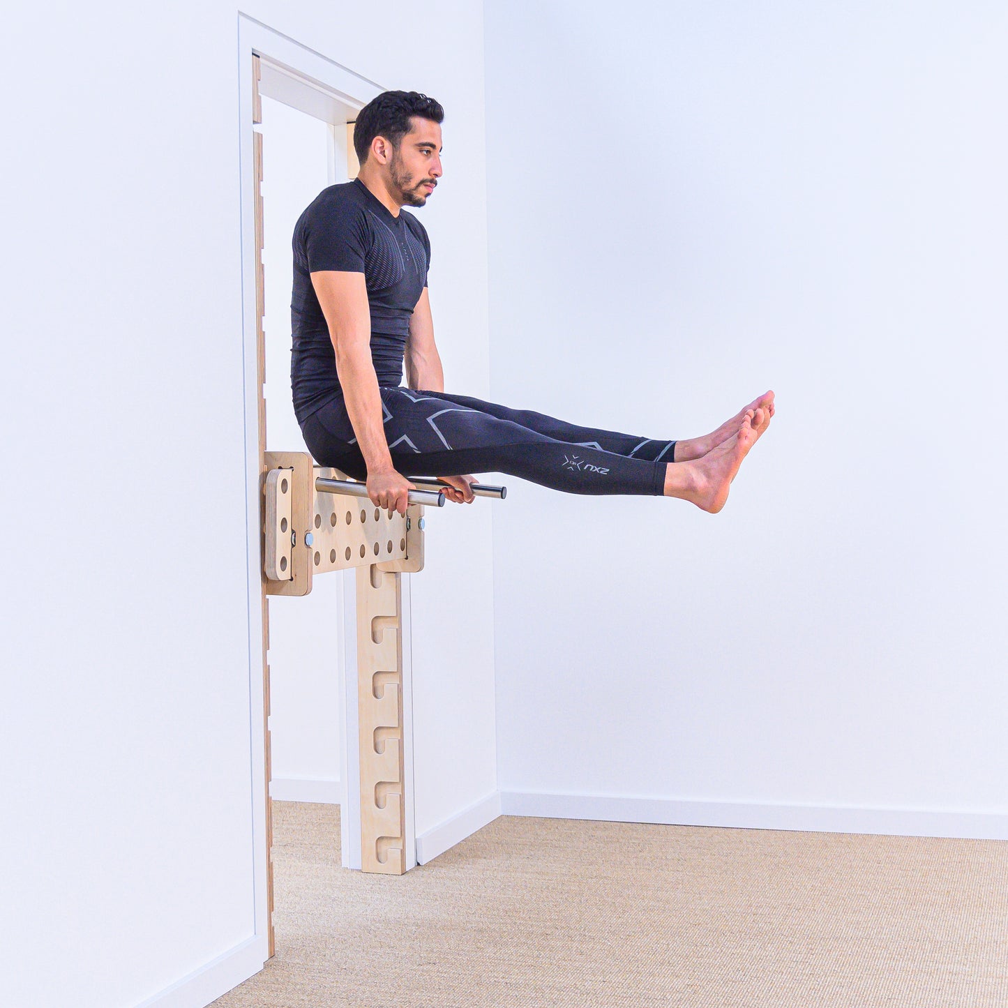 FatMonkey Board-Set 1: Pegboard und Sprossenwand Zubehör mit Klimmzugstange, Dip-Station und Balanceboard für Krafttraining, Muskelaufbau und Griffkrafttraining im Home Gym