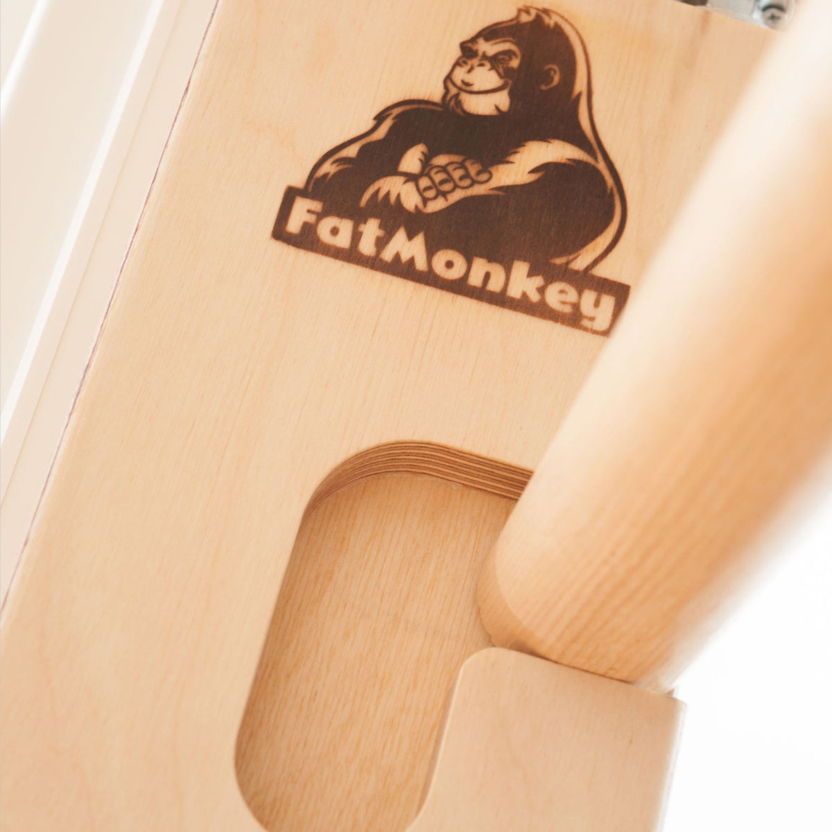 FatMonkey Sprossenwand mit kinderleichtem Sprosseneinschub: Einfache Handhabung durch ovale Form, verhindert Verdrehen und schützt die Handgelenke vor Überdehnung