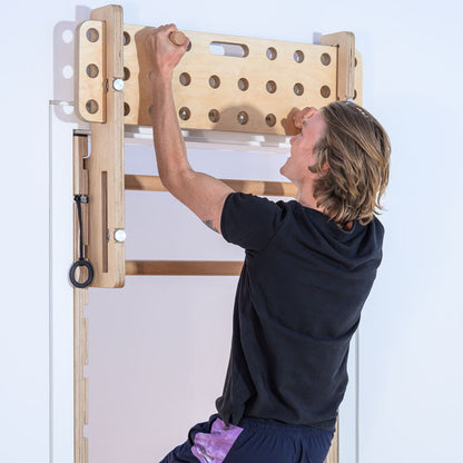 Model hängend an Pegboard Sticks in einem Board Set verankert